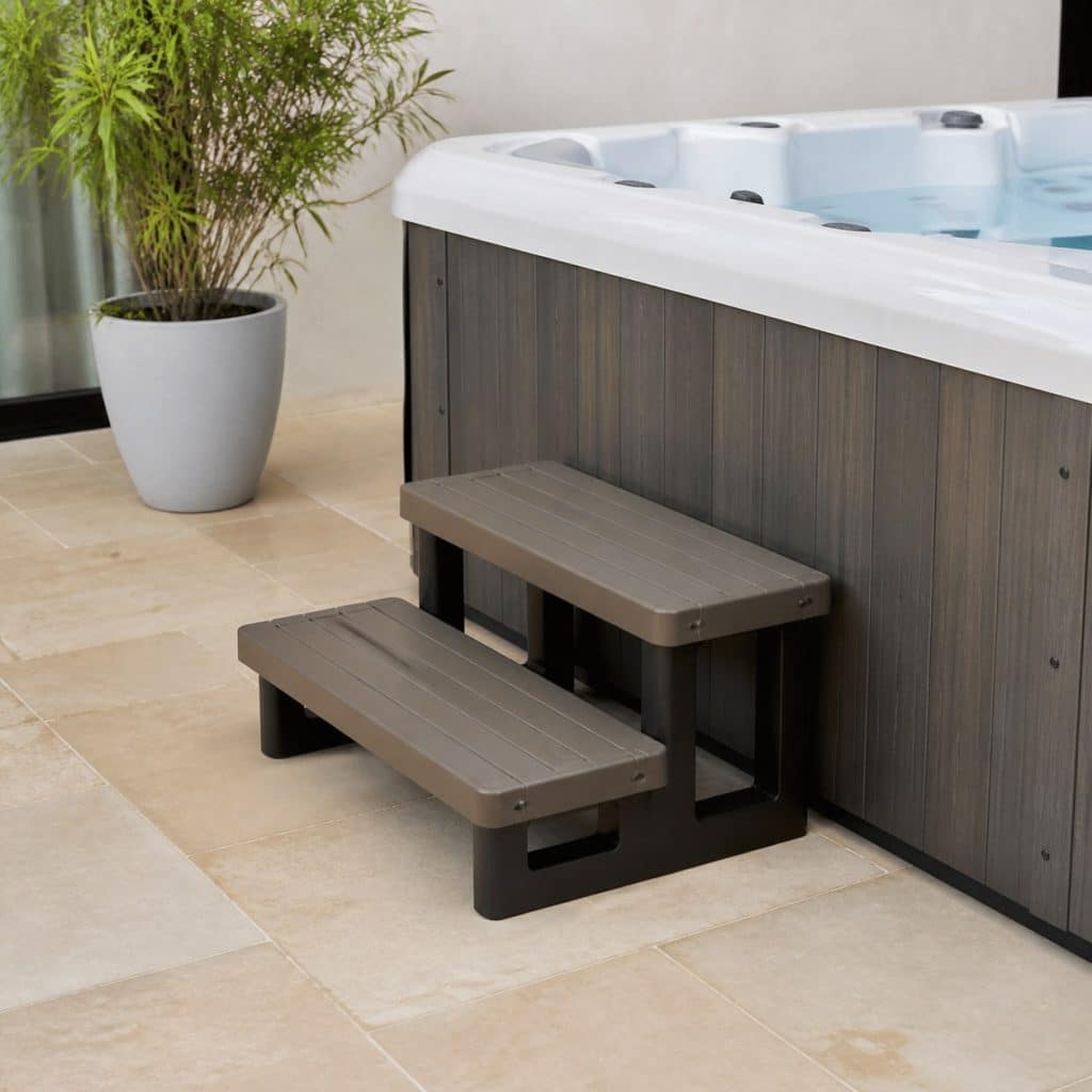 Marchepied pour spa et jacuzzi présenté seul